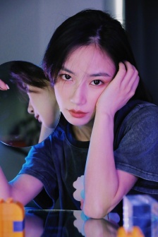 边摸边吃奶边做的视频